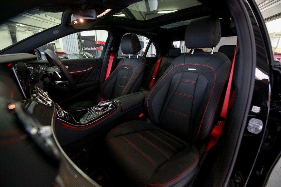 Интерьер Mercedes-AMG E43 4Matic 2017 года  (MY) (фото 22 из 22)